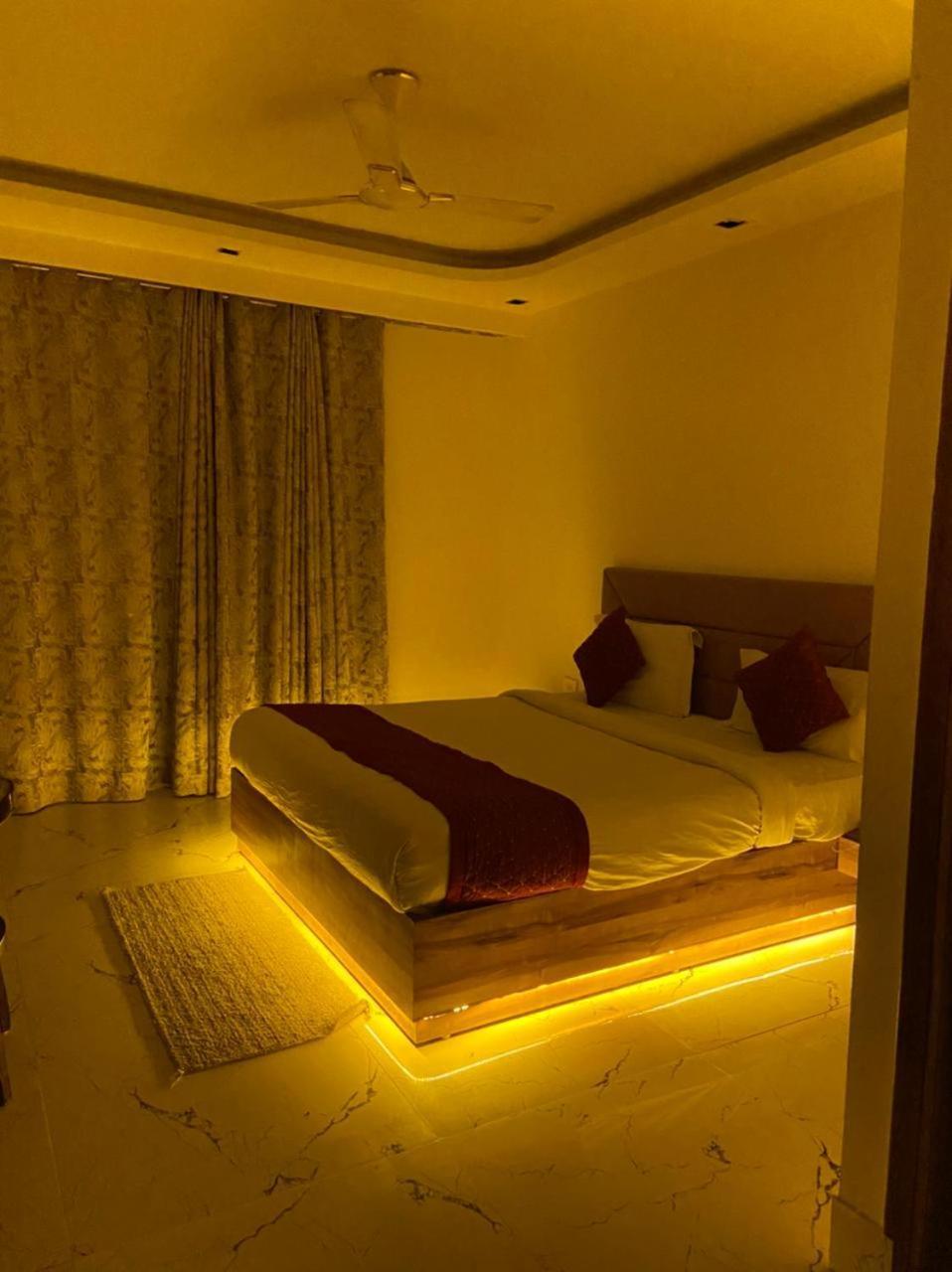 Hotel Royal Paradise By Kdson New Delhi Exteriör bild