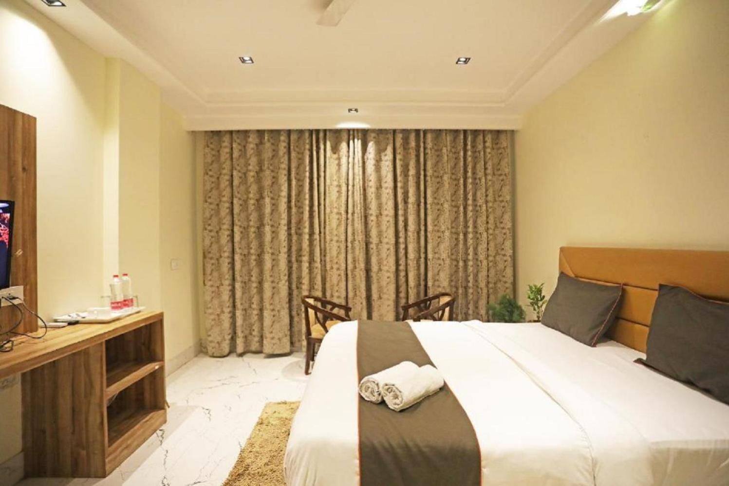 Hotel Royal Paradise By Kdson New Delhi Exteriör bild
