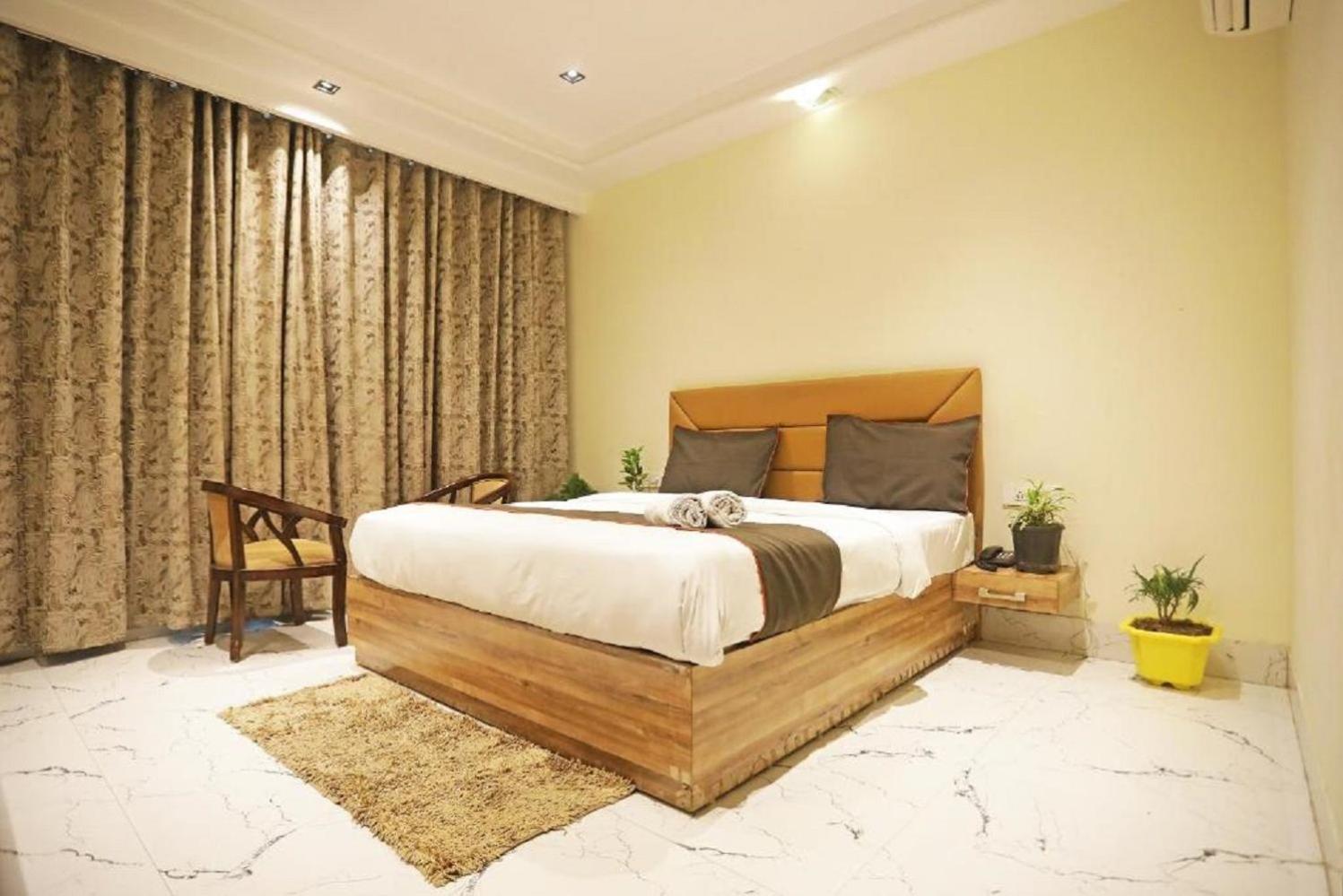 Hotel Royal Paradise By Kdson New Delhi Exteriör bild
