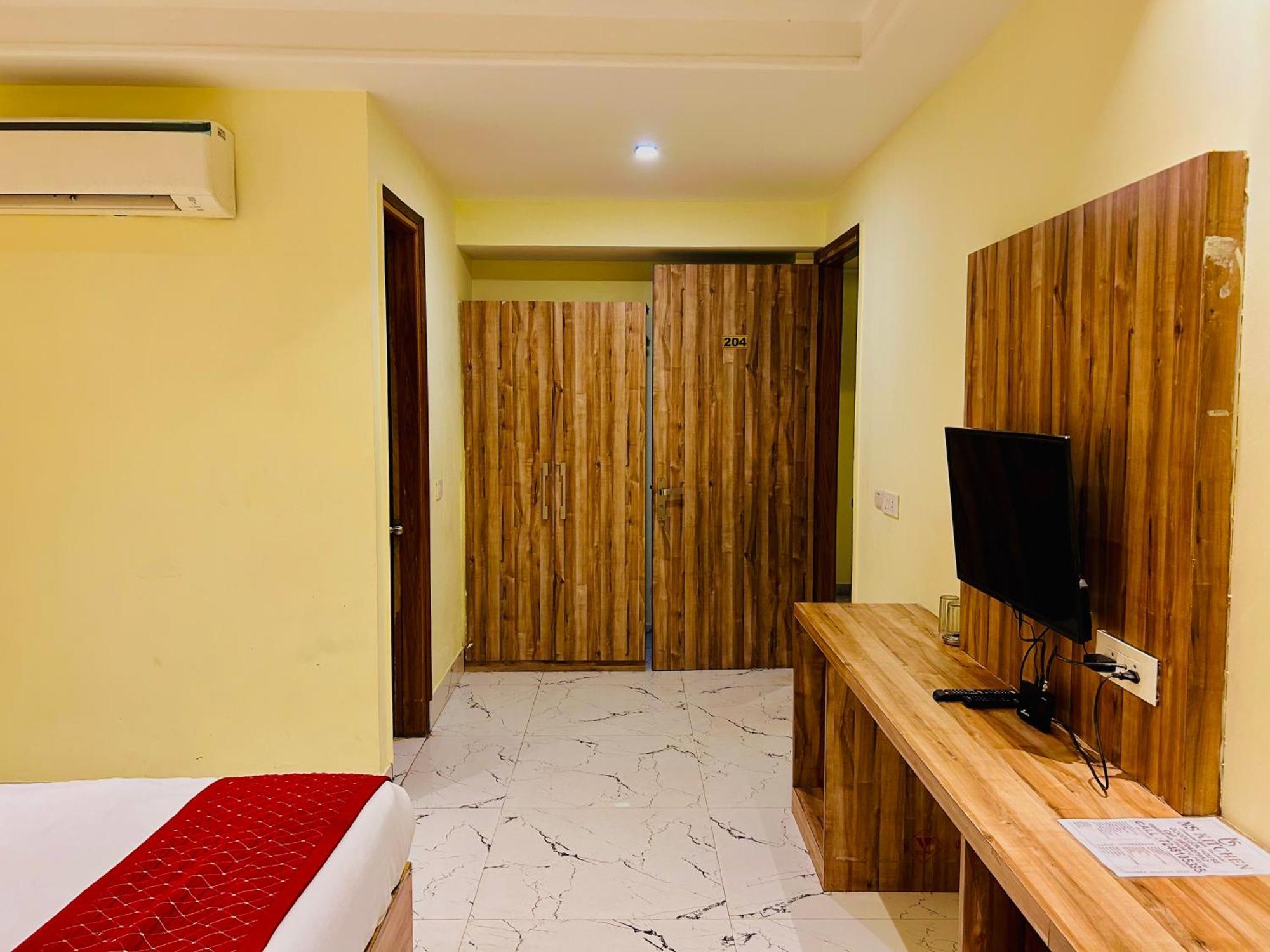Hotel Royal Paradise By Kdson New Delhi Exteriör bild