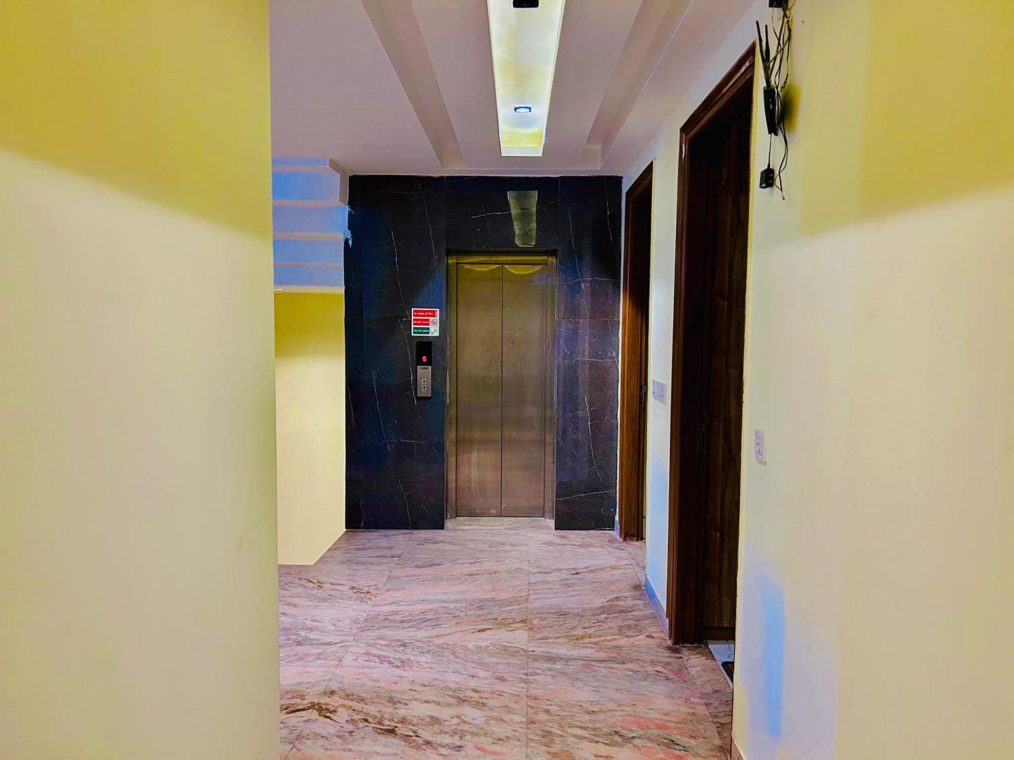 Hotel Royal Paradise By Kdson New Delhi Exteriör bild