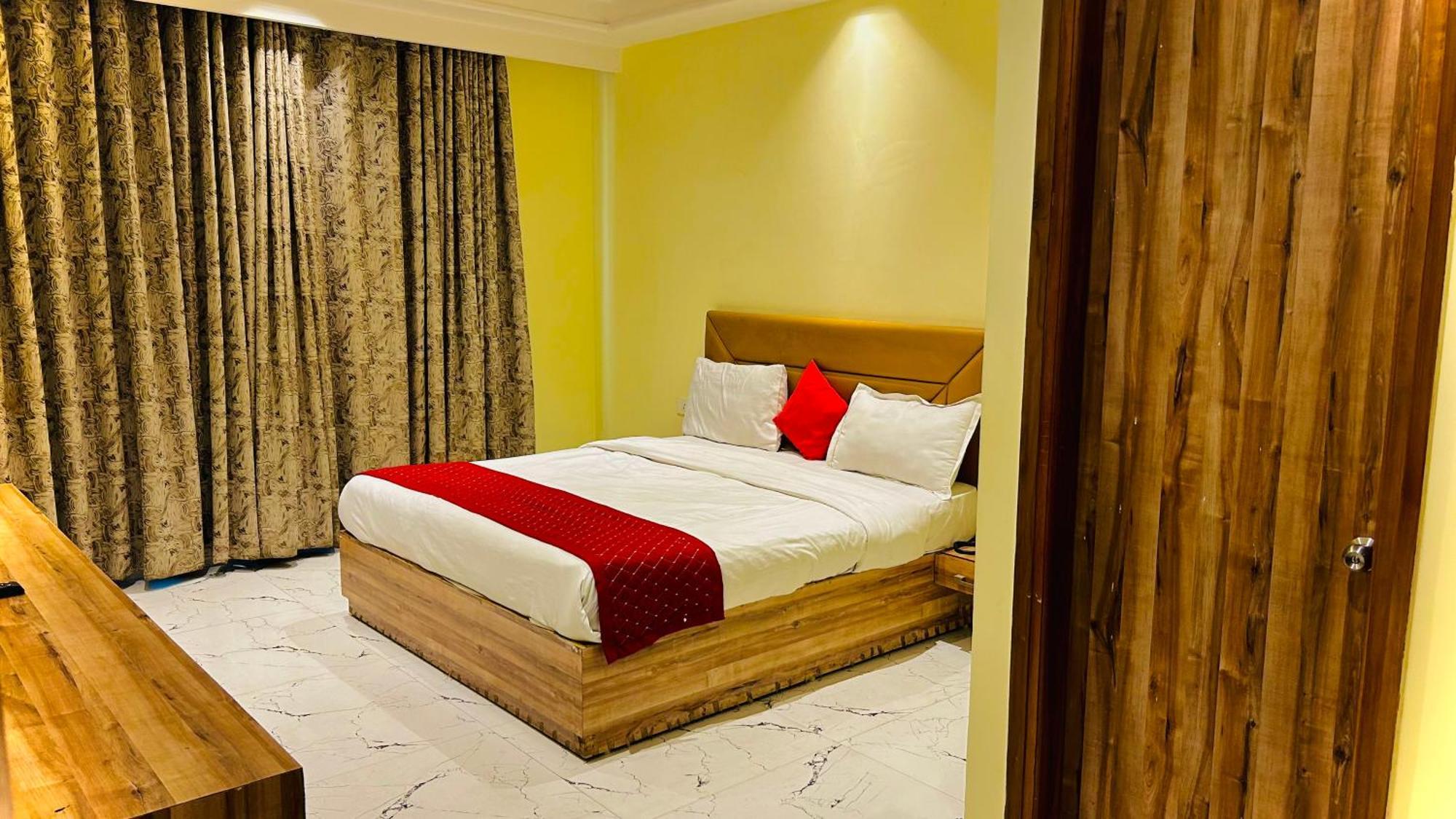 Hotel Royal Paradise By Kdson New Delhi Exteriör bild