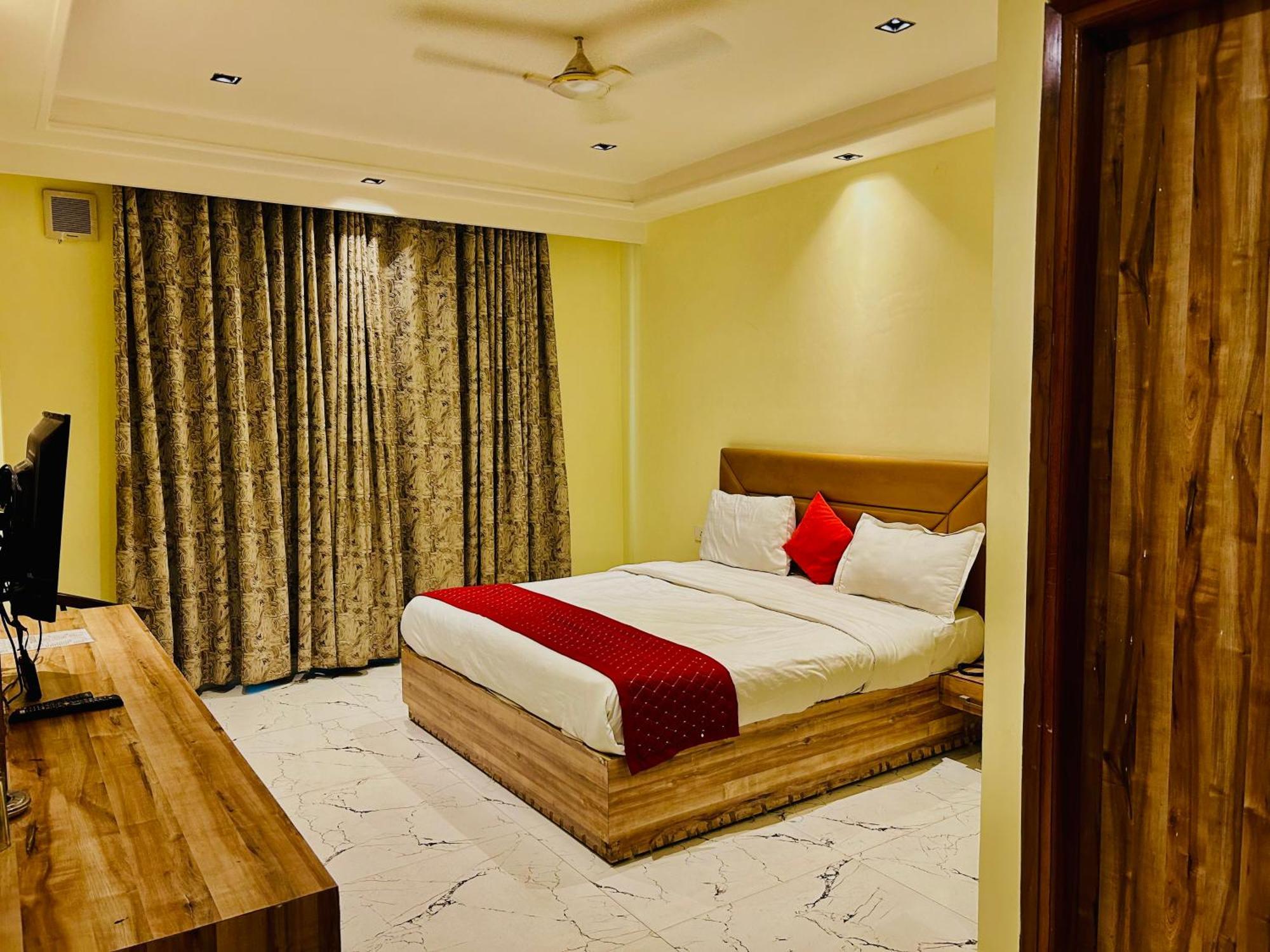 Hotel Royal Paradise By Kdson New Delhi Exteriör bild
